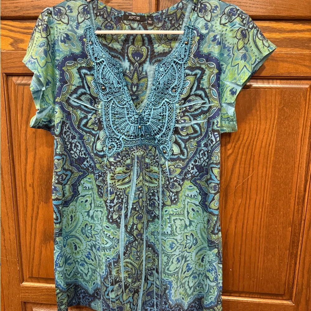 Apt 9 Top Blouse XL Women’s Boho Crochet Appliqué V-Neck Green Blue